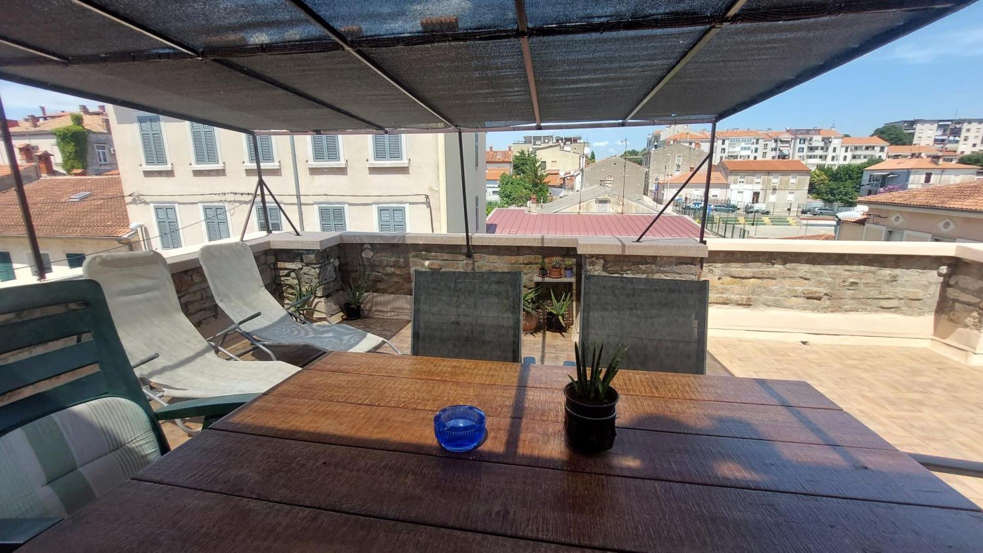 Apartment In Centre With Huge Terace Pula Exterior photo